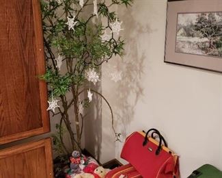 Tree/luggage