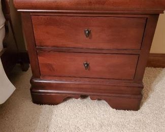 Kincaid Solid wood 3-drawer nightstand