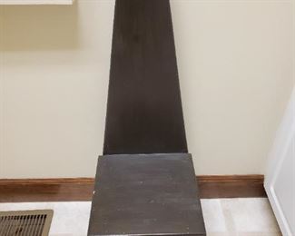 Primitive bench (the seat does not lift up)