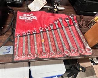LOT OF WRENCHES 
