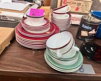 LOT OF PYREX DISHES 