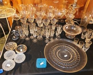 Lots of vintage glassware, sets and individual pieces