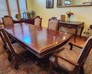 Large Beautiful Dining Table & Chairs
