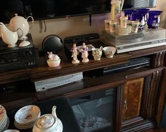 Collection of tea cups and saucers with pots