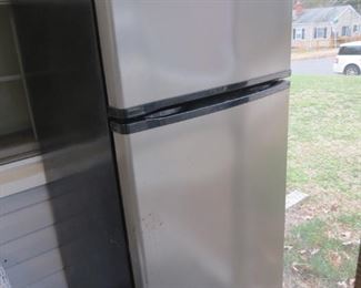 STAINLESS STEEL WHIRLPOOL FRIG.