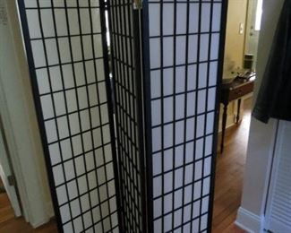 3 PANEL ROOM DIVIDER.