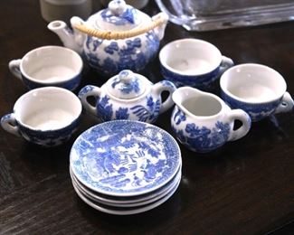 Vintage Child's Blue Willow Tea Set