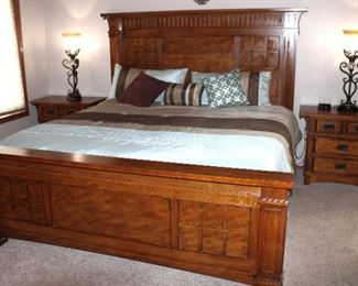 Gorgeous king bed with headboard, footboard and side boards.  The bed includes an adjustable Kelburn Hybrid (smart Bed)Elite mattress sure to provide your desired comfort.