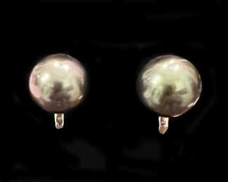 4n1. South Sea Pearl earrings with diamonds