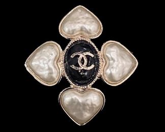 5a2a. Chanel Cruise brooch