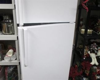 Sparkling clean fridge $400