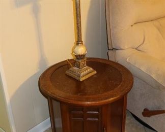 Round Side Table - Table Lamp