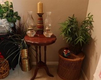 Round Side Table - Artificial Plants - Oil Lamps