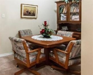 Game Table with 4 Chairs and 1 Leaf