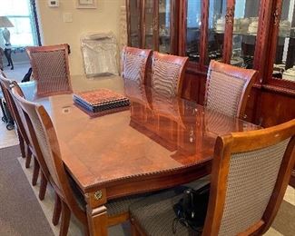 Dining Table with 8 Chairs and 2 Leaves, Glass Topper