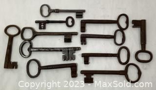 wlot of twelve vintage keys191 t