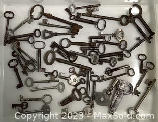 wlot of vintage steel keys831 t