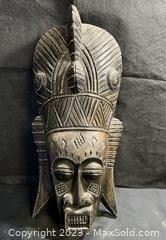 whand carved wood mask5081 t