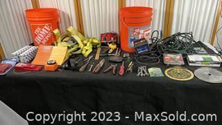 wdewalt fiskars stanley craftsman and more tool collection with 2 buckets included1031 t