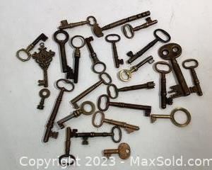 wlot of vintage brass keys841 t