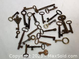 wlot of vintage brass keys841 t