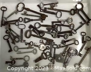 wlot of vintage steel keys831 t