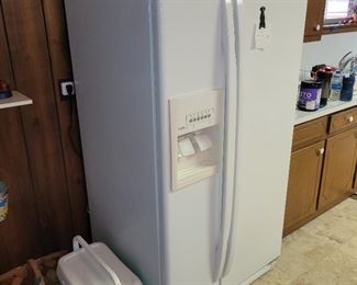 Side x side refrigerator 