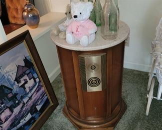 Stereo speakers...have u seen any of these lately? Empire!