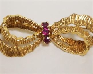 1151	TIFFANY & CO 18K GOLD BOW PIN W/RUBIES IN CENTER 5 DWT

