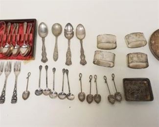1211	GROUP OF ASSORTED SILVERPLATE INCLUDING SOUVENIR SPOONS
