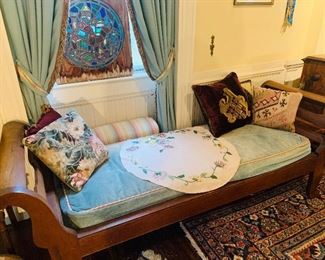 fainting  couch  or  day  bed