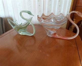 2 glass Swan decor