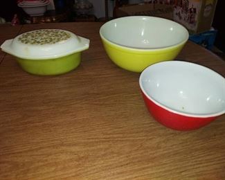 Pyrex dish with lid and bowls