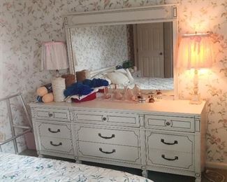 Pretty white bedroom set