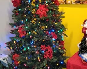 7.5 ft. Christmas tree with lights, red beads, poinsettias ad red tree skirt