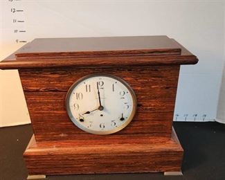 Seth Thomas mantle clock 11 x 12.5 x 5.5