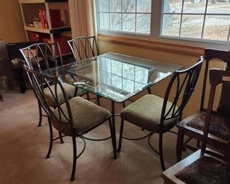Glass top kitchen or dining room table with (4) chairs. 29x40x40