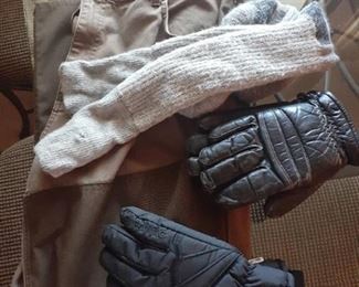 Mens hunting pants. Cabelas. Size 40x32. Plus socks and gloves