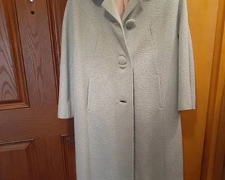 Ladies vintage coat. Size large?