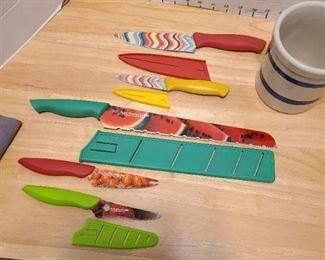 Pure Komachi and Fiesta knives in crock