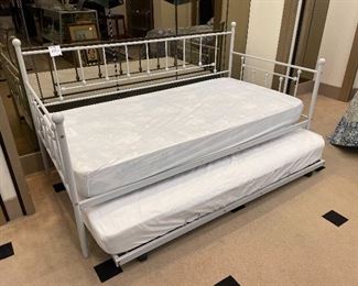 Daybed trundle with mattresses 