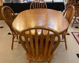 Oak table/leaf/4 chairs