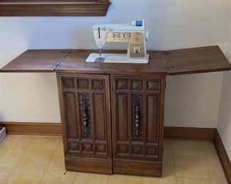 Singer Golden Touch Sew Machine With Cabinet