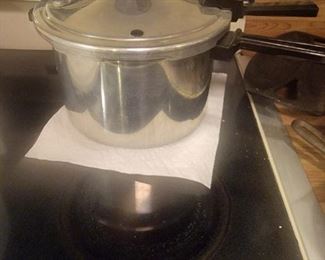 Pressure cooker