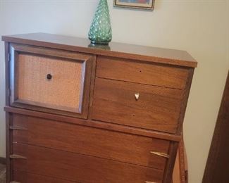 Mid-century chest of drawers 