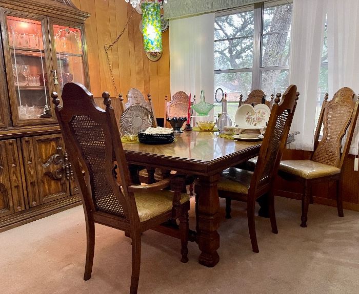 Vintage Dining Room Table and Chairs