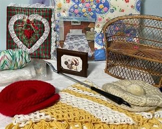 Retro Crocheted Shawl, Vintage Floral Blanket NIB