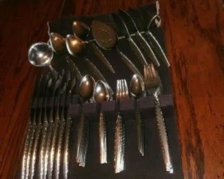 Community Stainless Set