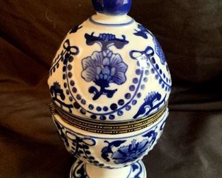 "Woodside Plantation-Boxelder" in Aiken, SC Starts Closing Tue 1/31 at 8pm. Pickup on Thu 2/2 4-6pm. Click here to see more photos, descriptions, and current bids: https://ctbids.com/estate-sale/19890 