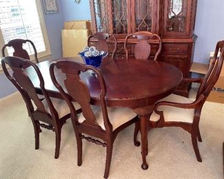 Dining Table with 2 Leaves, Pads and 6 Chairs, Matching China Hutch